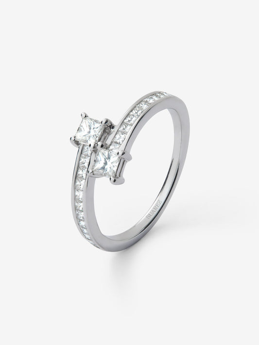Anillo Tú y Yo de oro blanco de 18K con 24 diamantes en talla princesa con un total de 0,6 cts