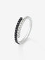 Anillo de oro blanco de 18K con 14 diamantes blancos en talla brillante con un total de 0,17 cts y 14 diamantes negros en talla brillante con un total de 0,19 cts