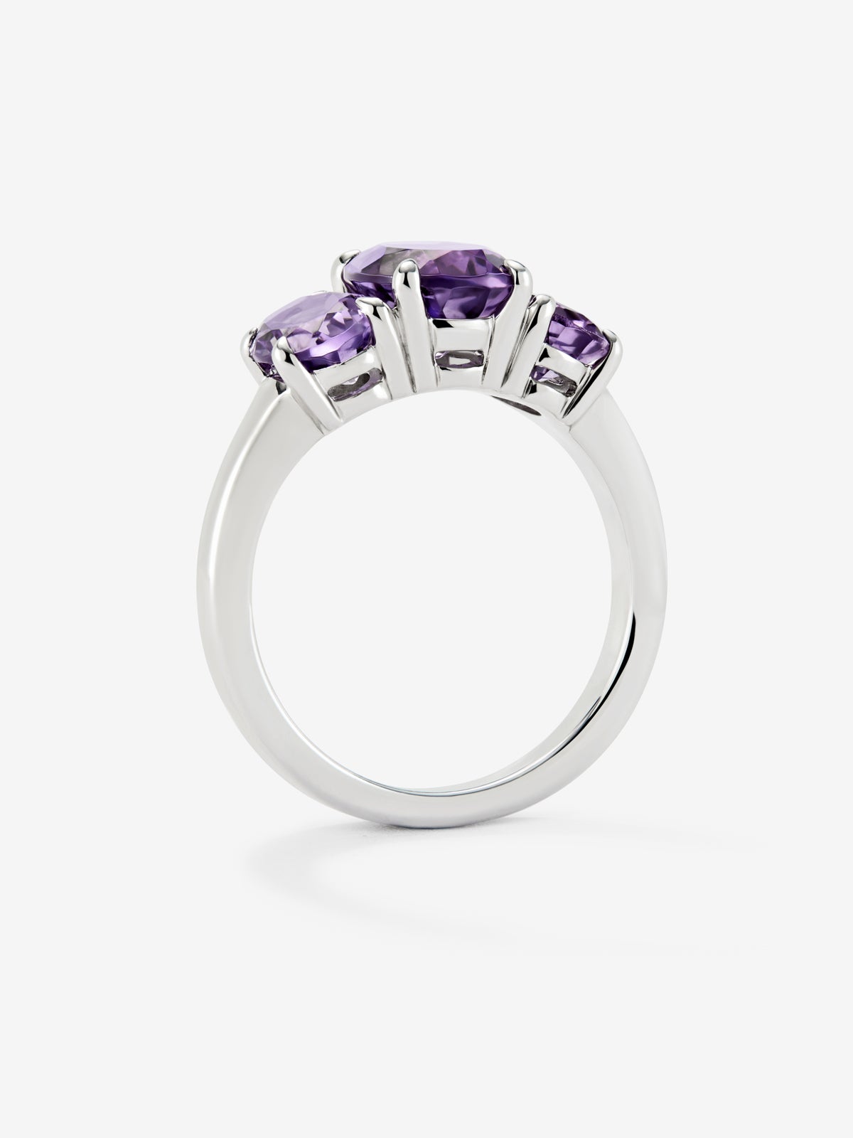Anillo tresillo de plata 925 con amatistas moradas en talla oval de 3,21 cts