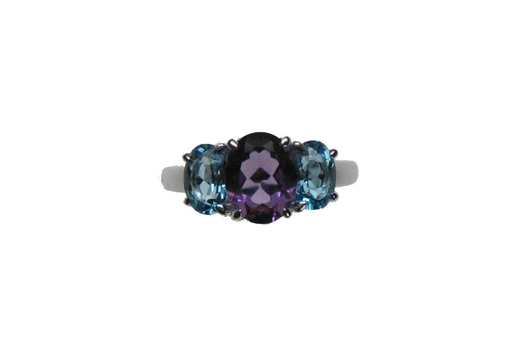 Anillo tresillo de plata 925 con amatista morada y topacio azul swiss