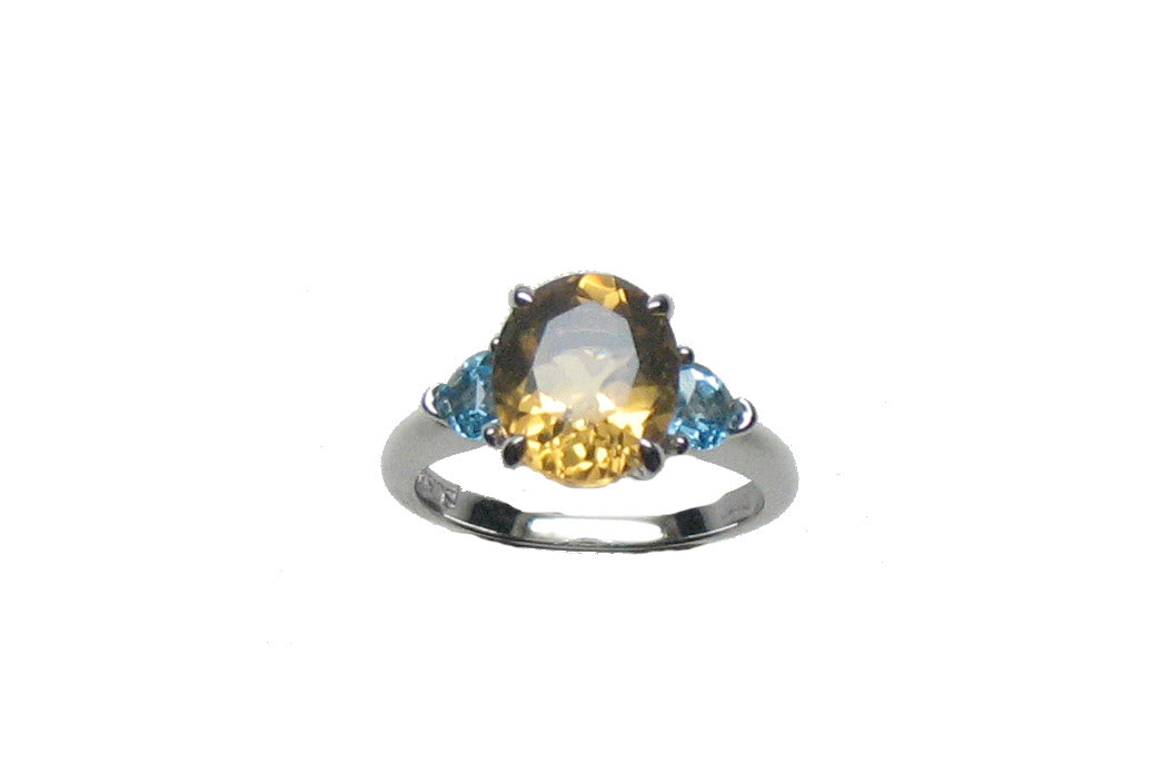 Anillo tresillo de plata 925 con cuarzo citrino amarillo en talla oval y topacios azul swiss en talla corazón
