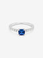 Anillo solitario de oro blanco de 18K con tanzanita en talla cushion de 0,769 cts y 16 diamantes en talla brillante con un total de 0,239 cts