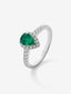 Anillo de oro blanco 18K con esmeralda central y diamantes