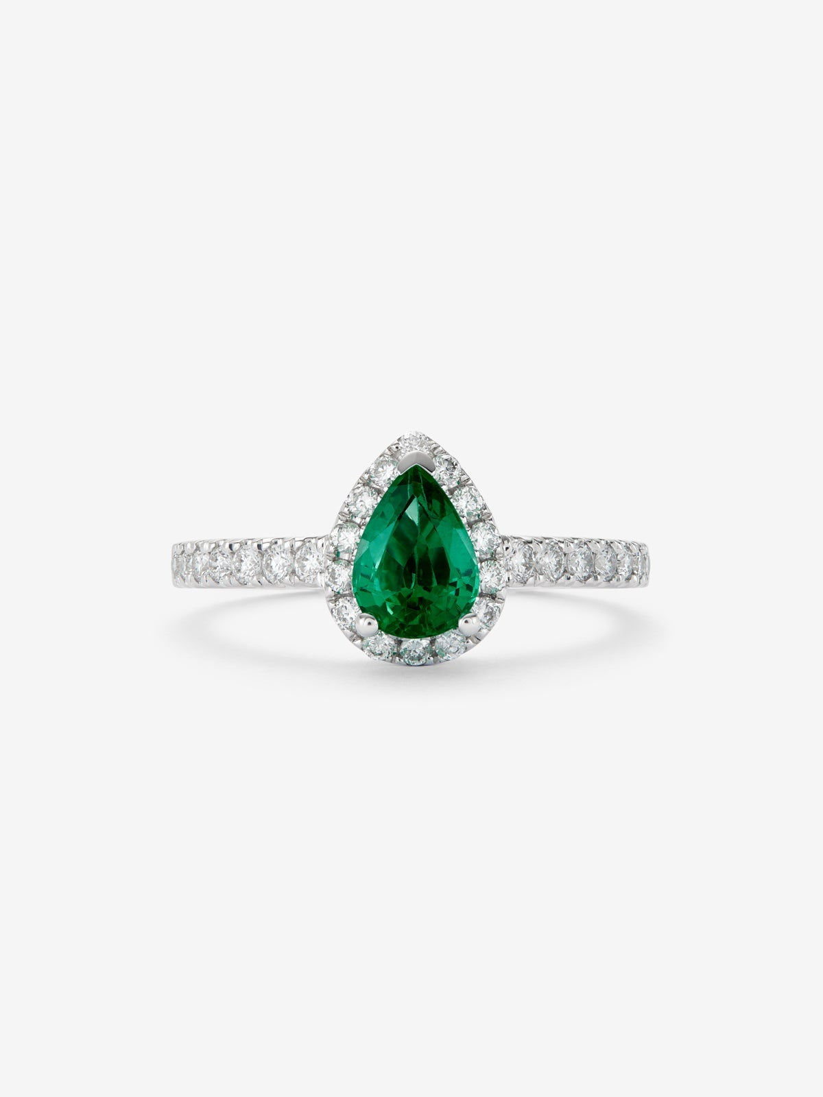 Anillo de oro blanco 18K con esmeralda central y diamantes