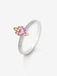 Anillo de oro blanco y rosa de 18K con zafiro rosa en talla corazón de 0,4 cts y 26 diamantes en talla brillante con un total de 0,132 cts