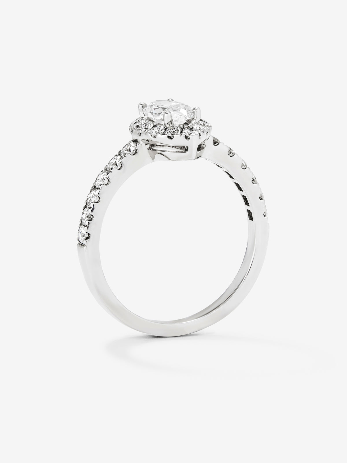 Anillo de oro blanco 18K con diamante en talla marquise con un total de 0,70 cts