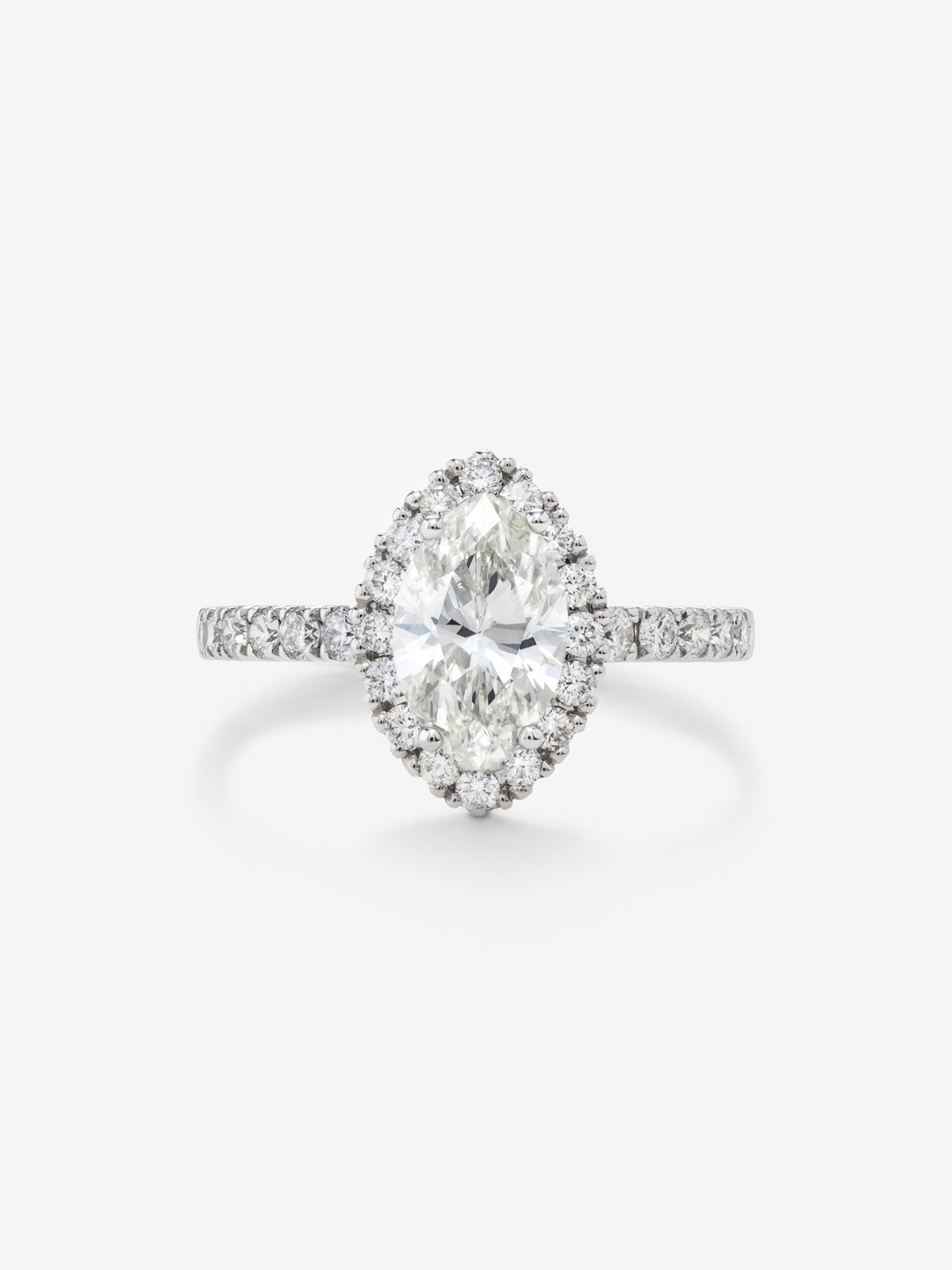 Anillo de oro blanco 18K con diamante en talla marquise con un total de 0,40 cts