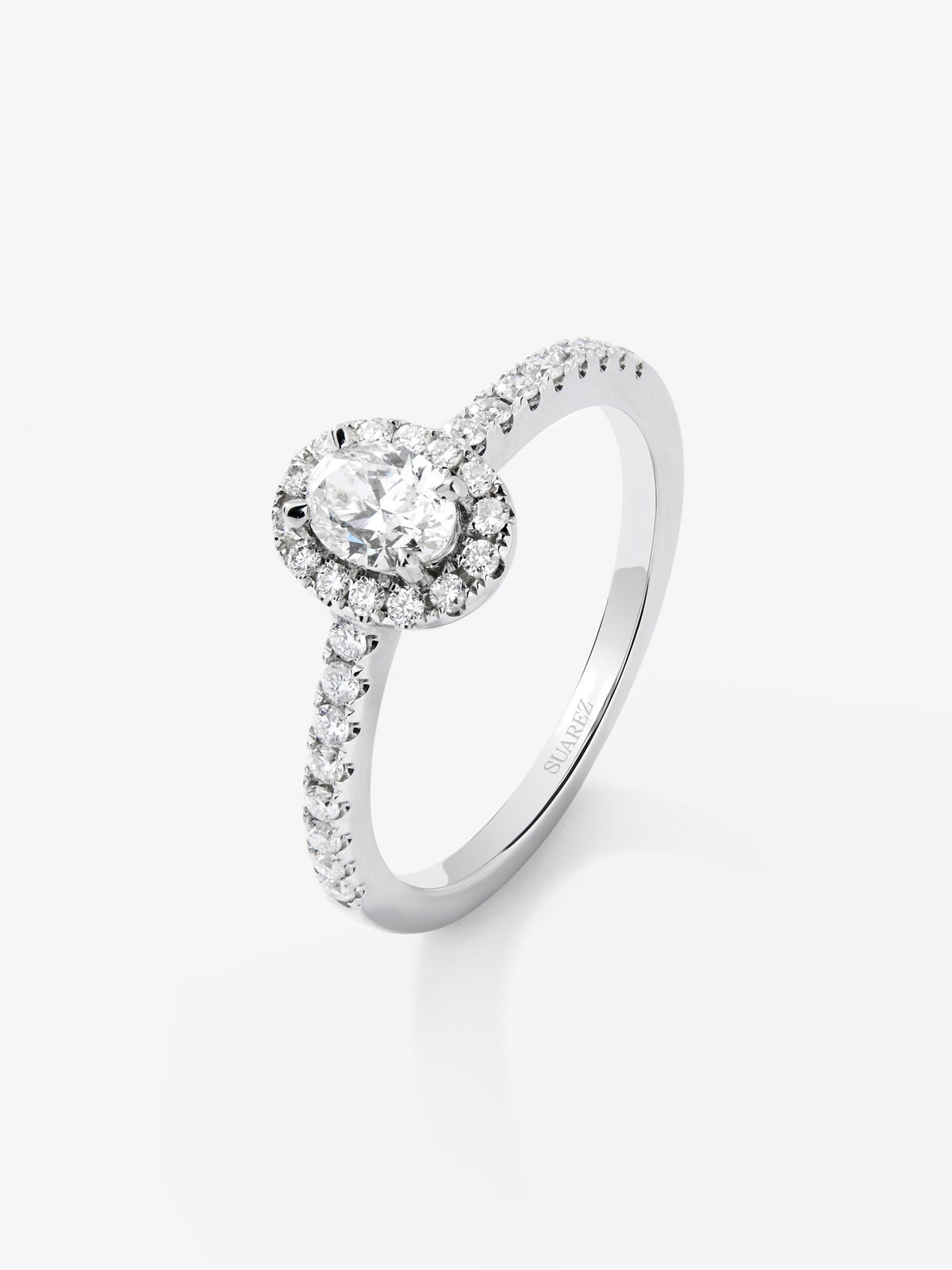 Anillo de oro blanco de 18K con diamantes blancos en talla brillante de 0,68 cts