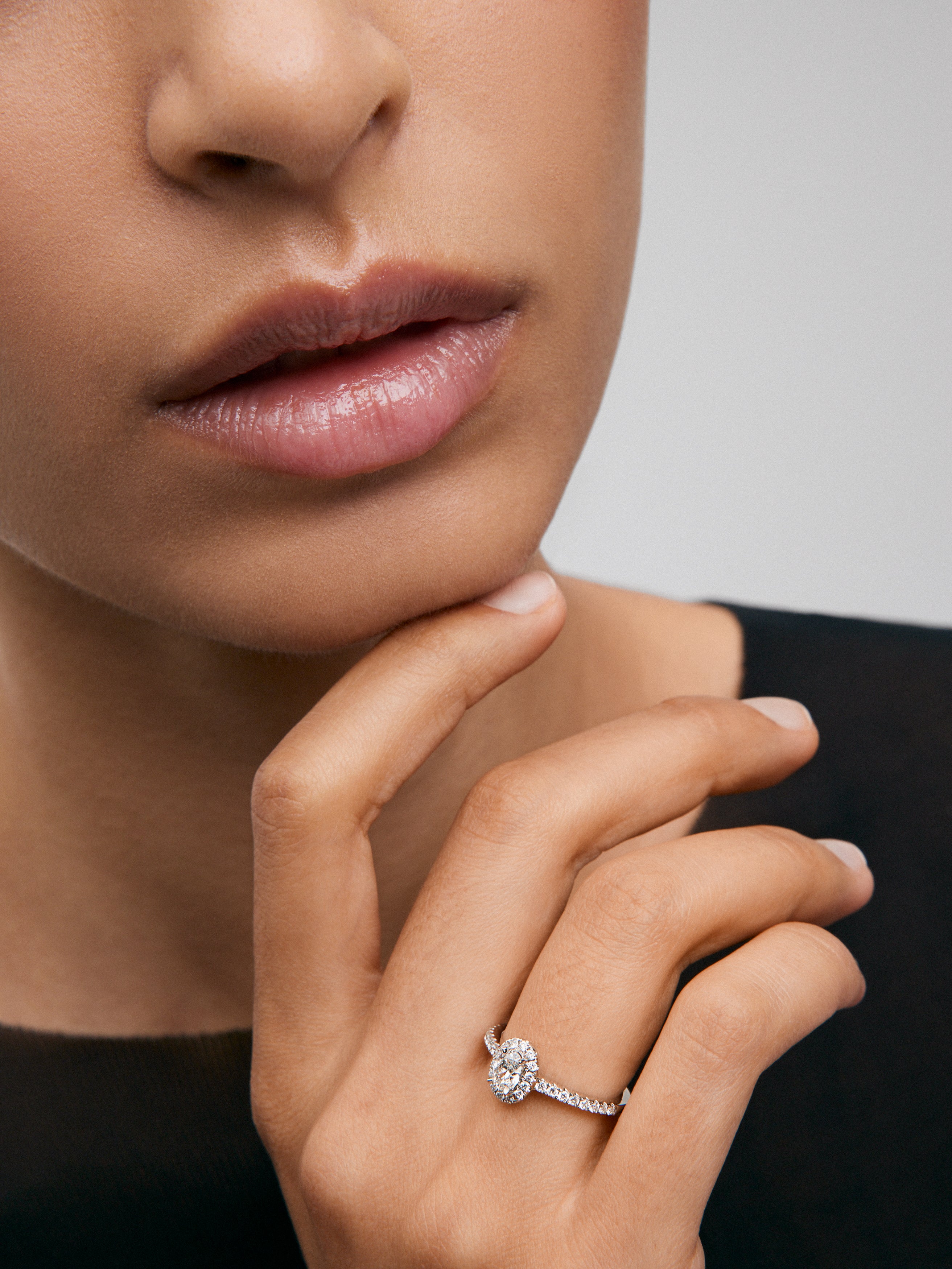 Anillo de oro blanco de 18K con diamantes blancos en talla brillante de 0,68 cts