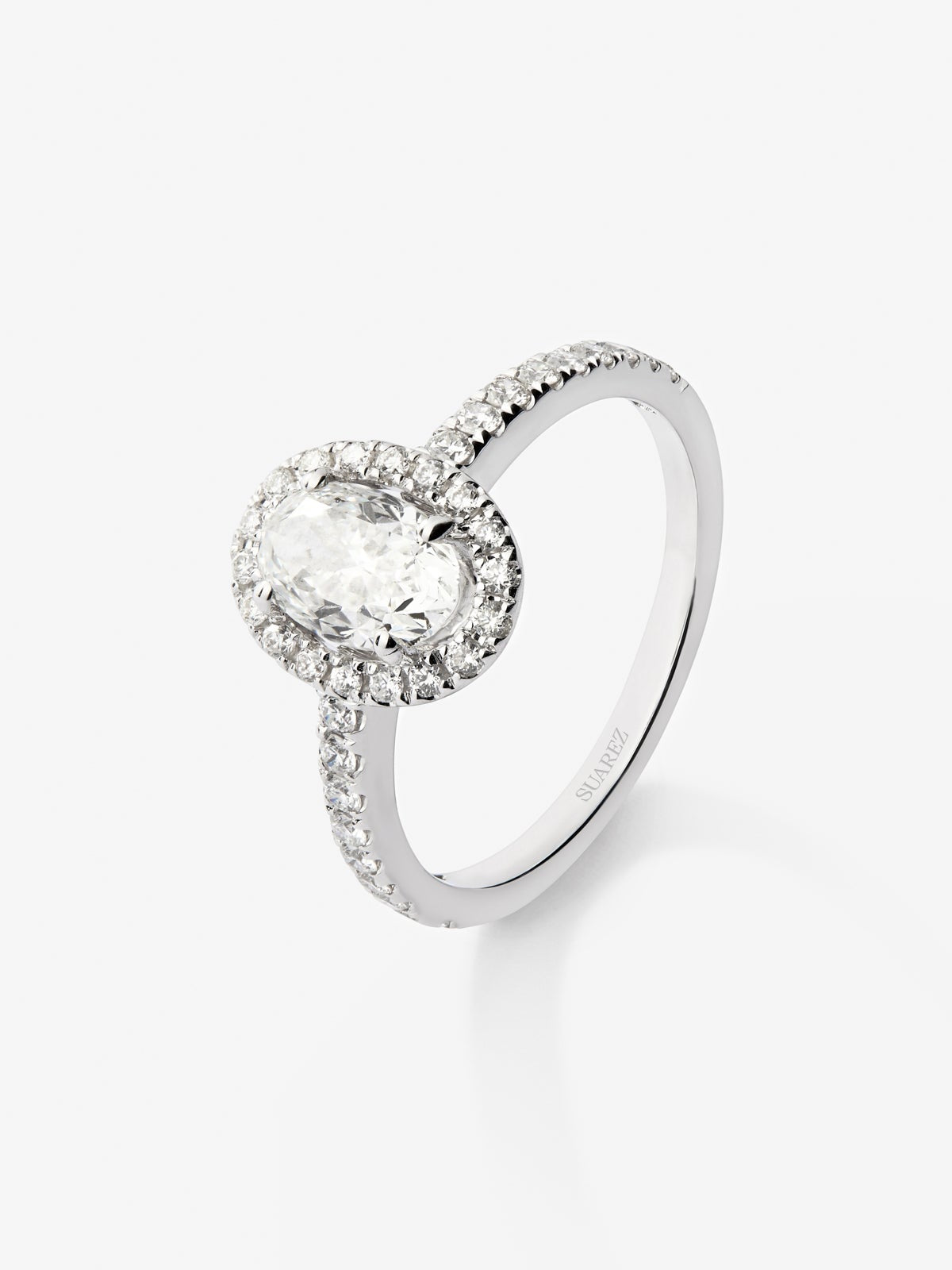 Anillo de oro blanco de 18K con diamantes blancos en talla oval de 1,01 cts y brillante de 0,35 cts
