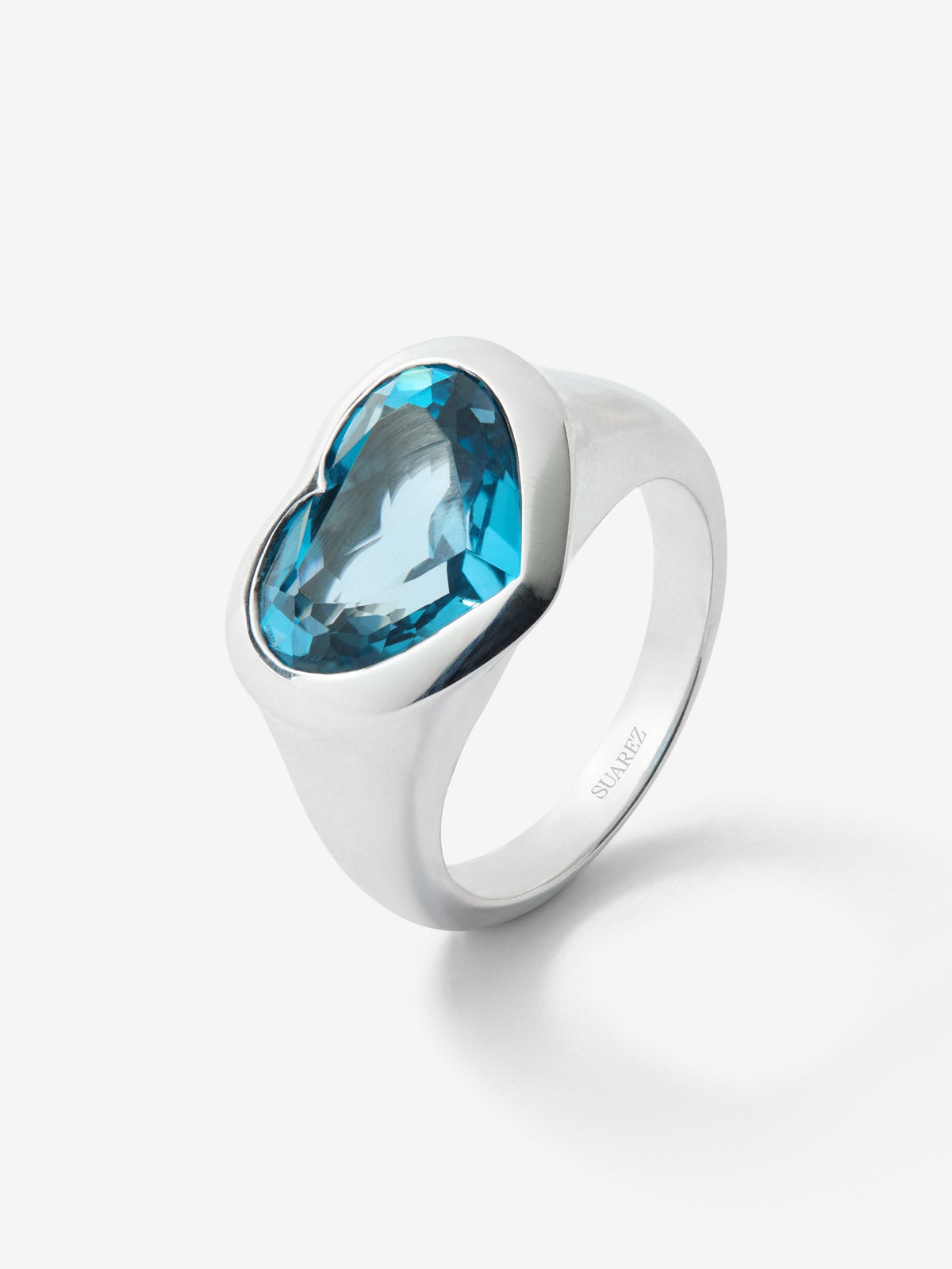 Anillo de plata 925 con topacio azul London en talla corazón de 5,9 cts