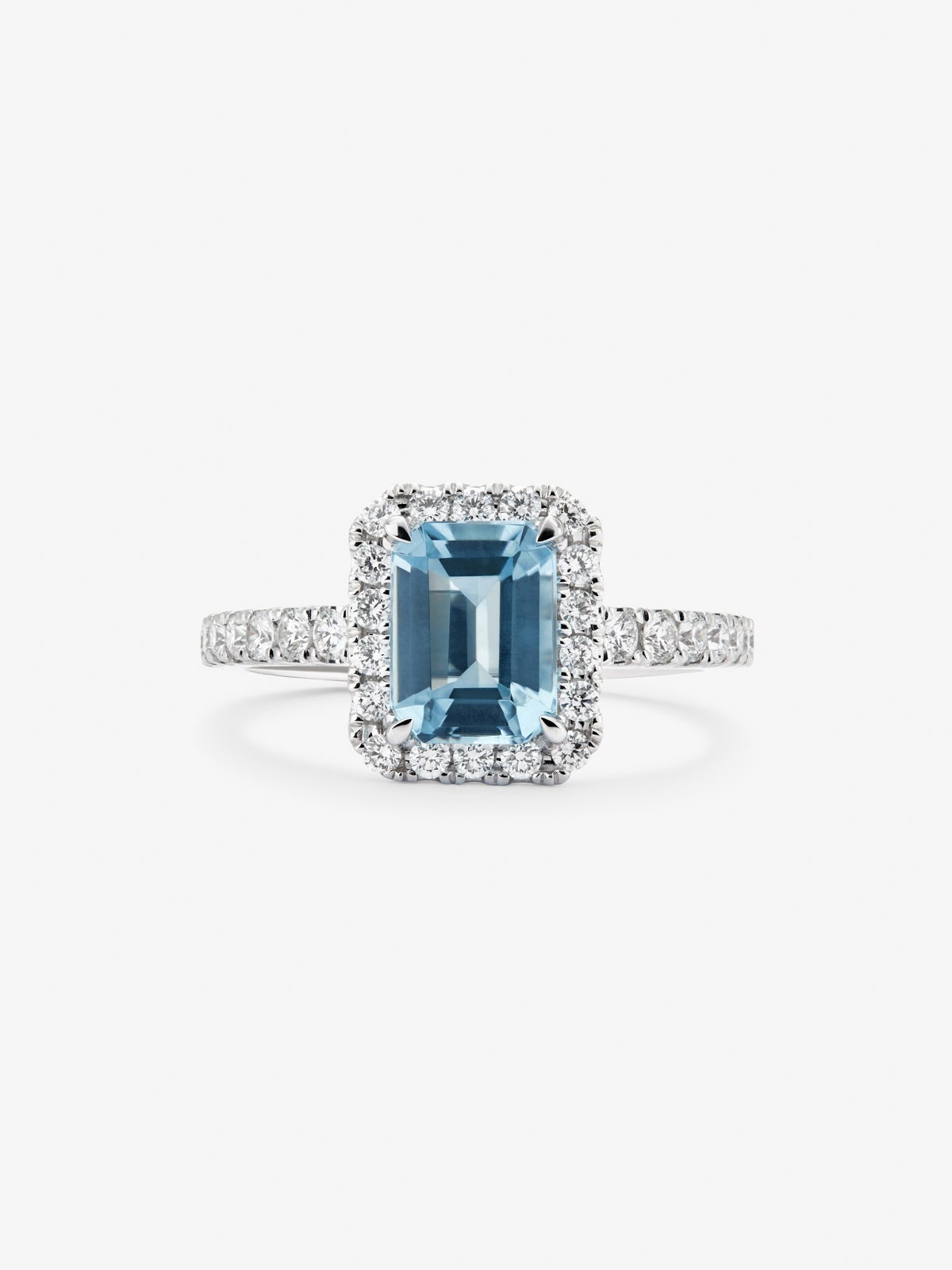 Anillo de oro blanco de 18K con aguamarina en talla octogonal de 1 cts y  diamantes en talla brillante con un total de 0,358 cts