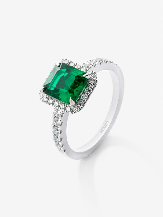 Anillo de oro blanco 18K con esmeralda