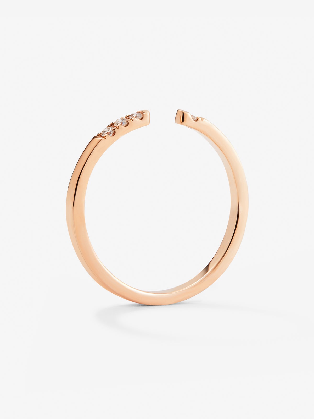 Anillo abierto de oro rosa de 18K con 4 diamantes en talla brillante con un total de 0,05 cts