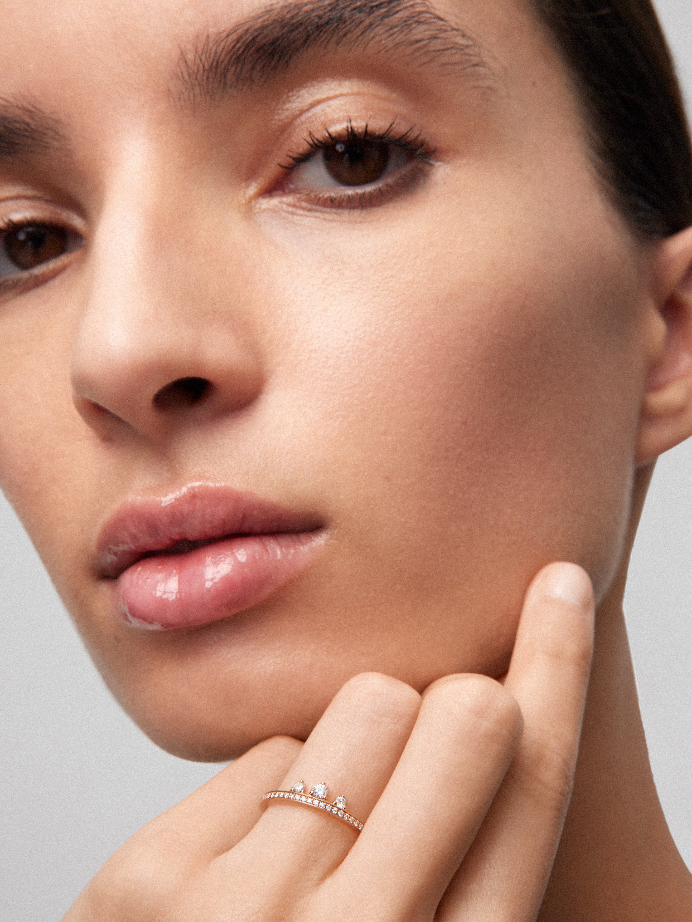 Anillo de oro rosa de 18K con 30 diamantes en talla brillante con un total de 0,2 cts