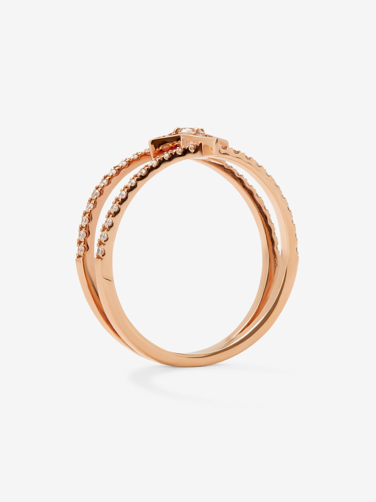 Anillo doble de oro rosa de 18K con estrella y 49 diamantes en talla brillante con un total de 0,29 cts