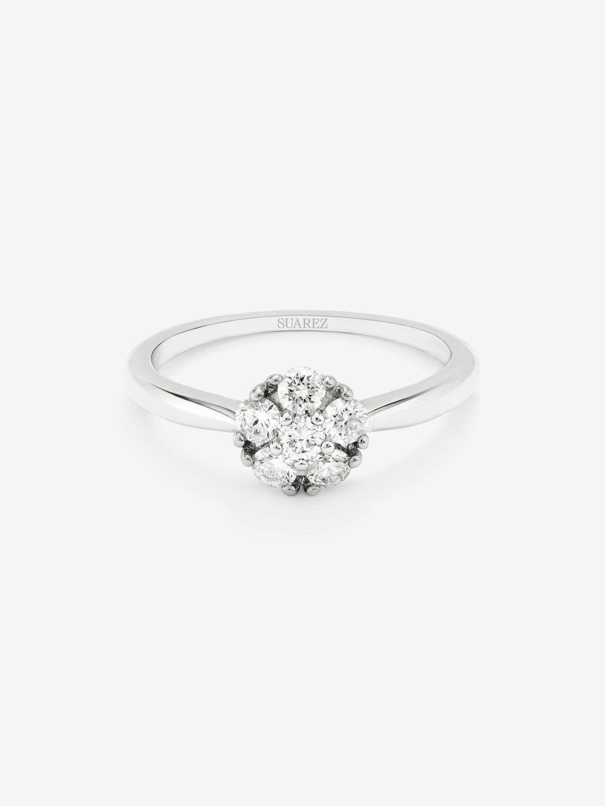 Anillo de oro blanco de 18K con orla de 6 diamantes en talla brillante con un total de 0,4 cts