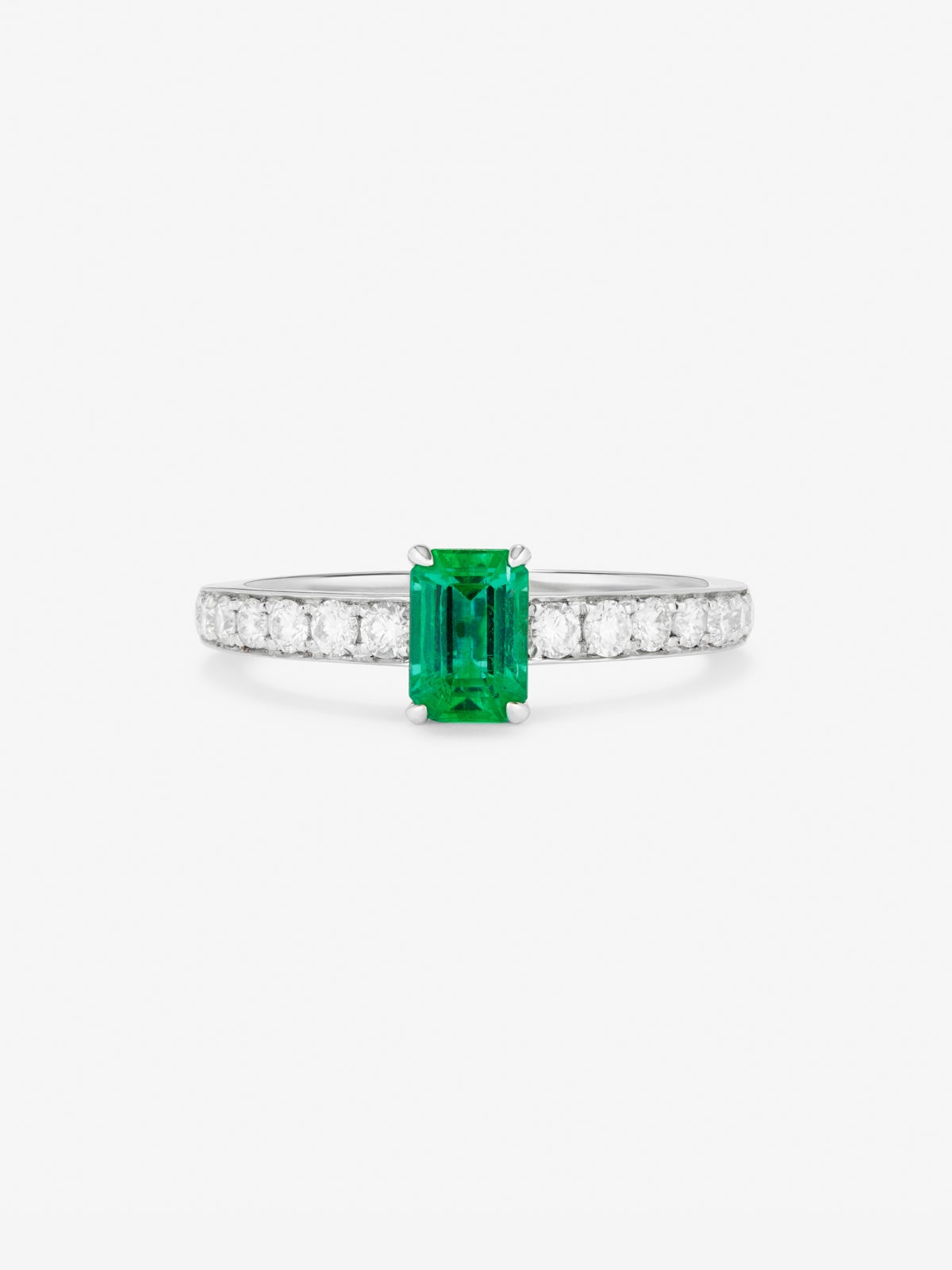 Sortija con esmeralda octogonal de 6x5  de 0.9 ct acompañada de un total de 0,27 ct de diamante