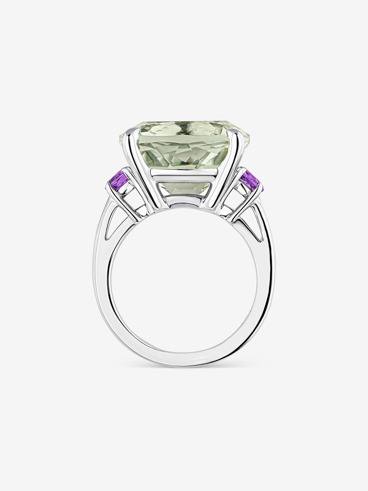 Anillo de plata con amatistas