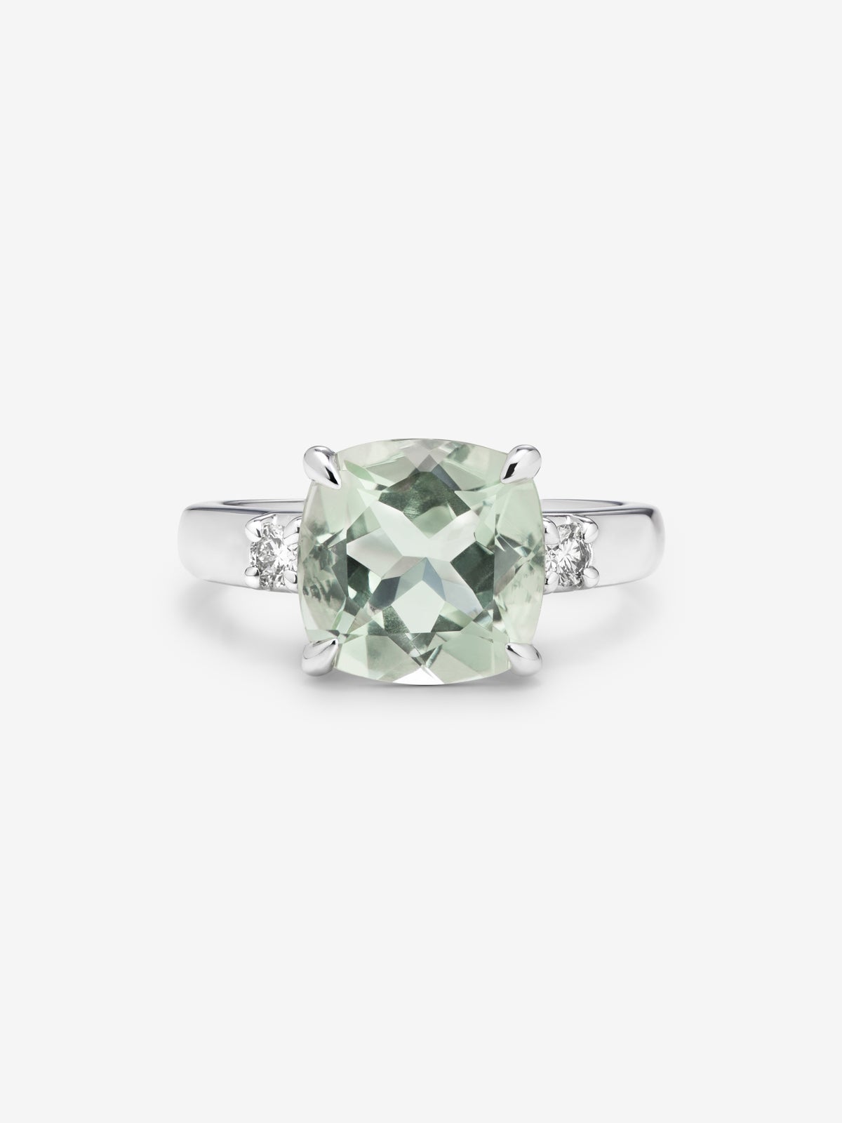 Anillo tresillo de plata 925 con amatista verde en talla cushion de 3,95 cts y 2 diamantes en talla brillante con un total de 0,12 cts