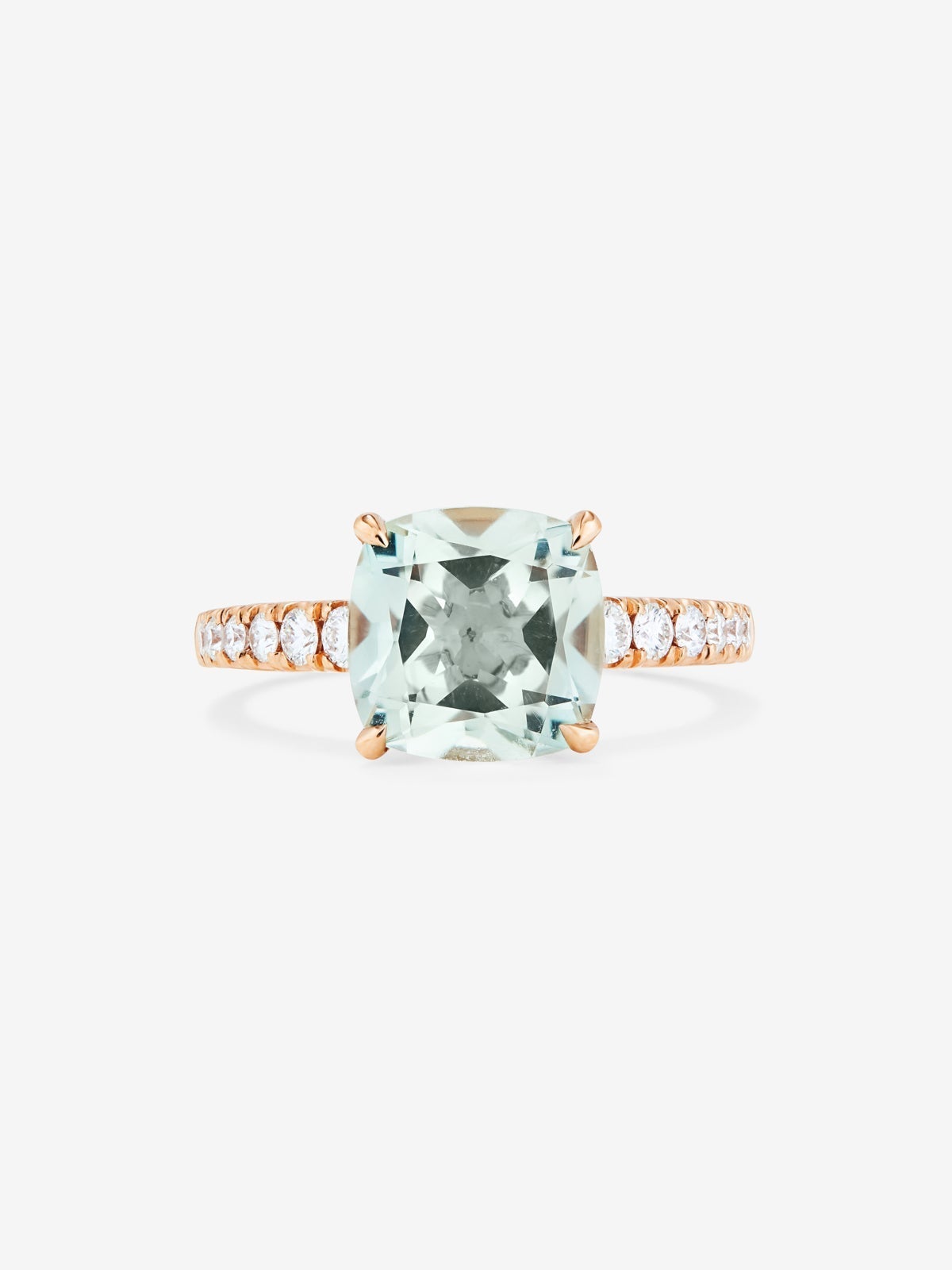 Anillo de oro rosa de 18K con amatista verde en talla cushion de 2,68 cts y 12 diamantes en talla brillante con un total de 0,29 cts