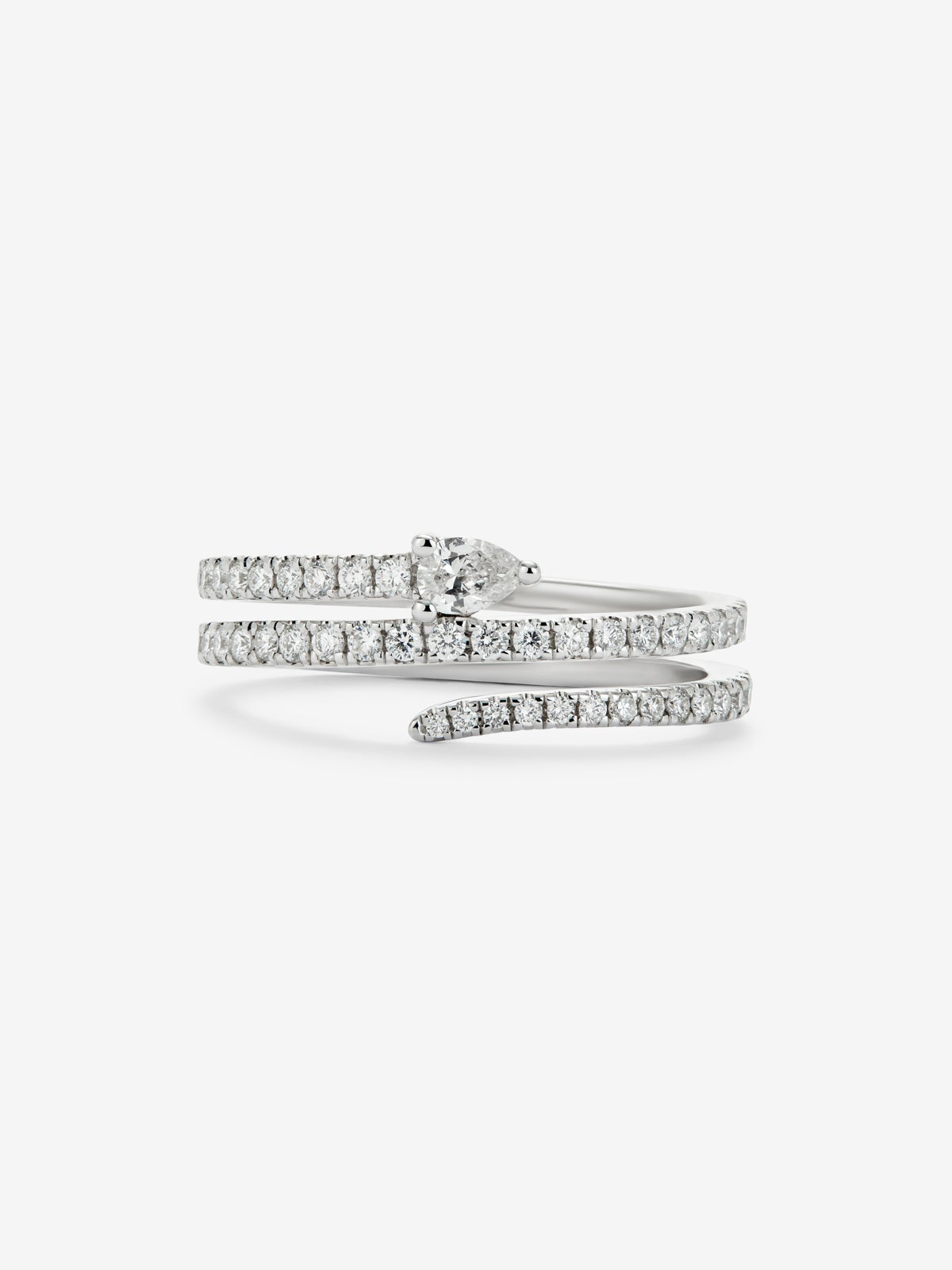 Anillo de oro blanco de 18K con diamantes en talla pera y brillante de 0,55 cts