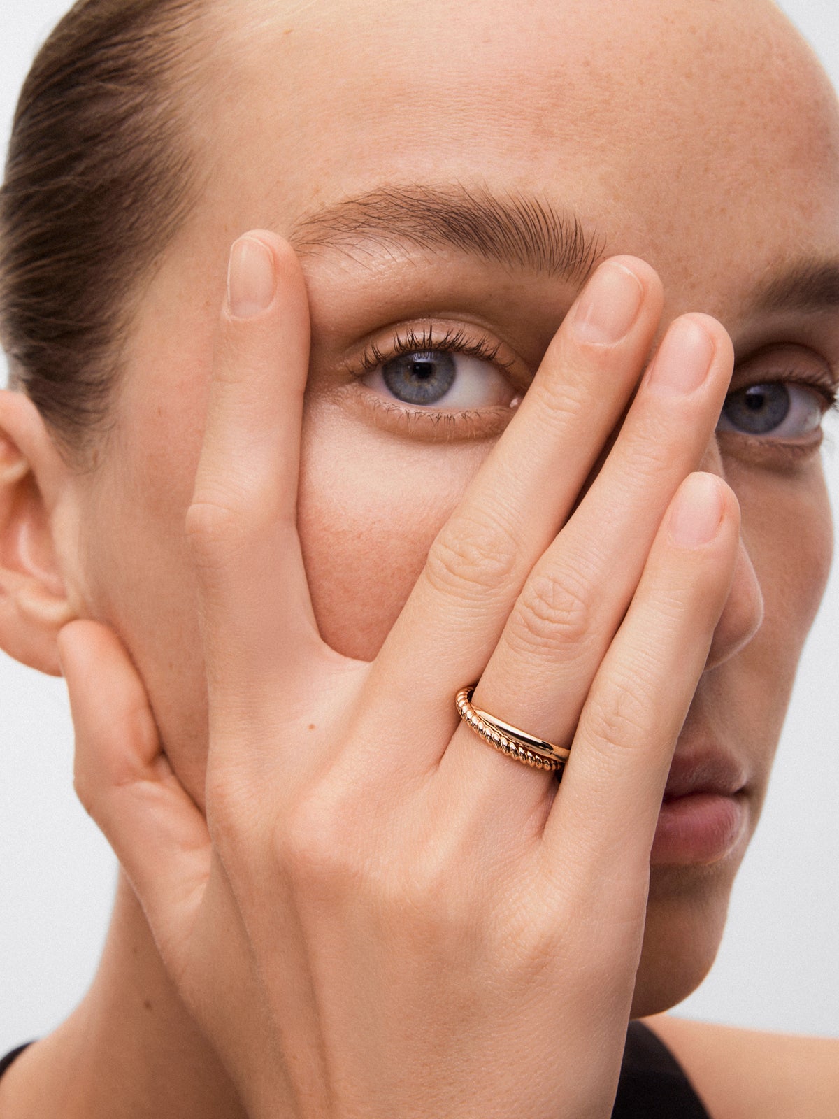 Anillo cruzado de oro rosa de 18K