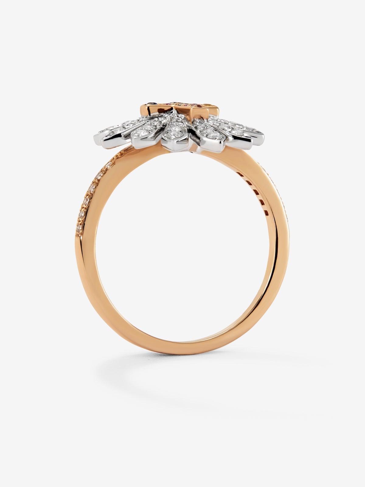 Anillo de oro blanco y rosa de 18K con 10 zafiros multicolor en talla brillante con un total de 0,41 cts y 48 diamantes en talla brillante con un total de 0,09 cts