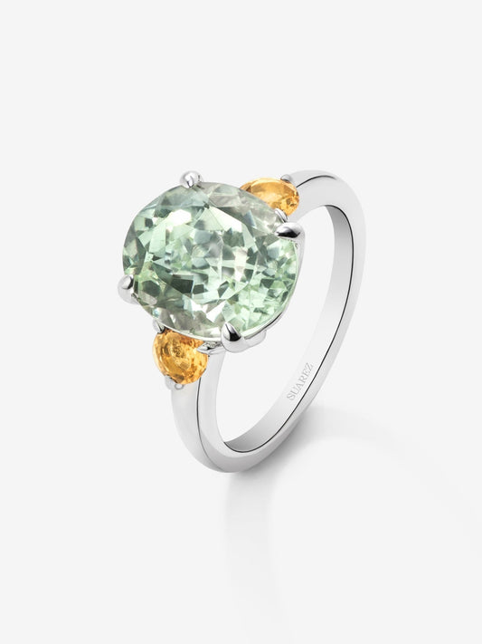 Anillo tresillo de plata 925 con amatista verde en talla oval de 4,55 cts y 2 cuarzos citrinos en talla brillante con un total de 0,46 cts