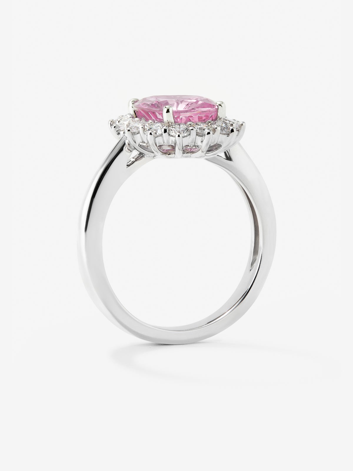 Anillo de oro blanco de 18K con zafiro rosa y diamantes blancos en talla brillante