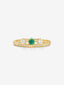 Anillo de oro amarillo de 18K con esmeralda verde en talla brillante de 0,1 cts y 29 diamantes en talla brillante con un total de 0,178 cts