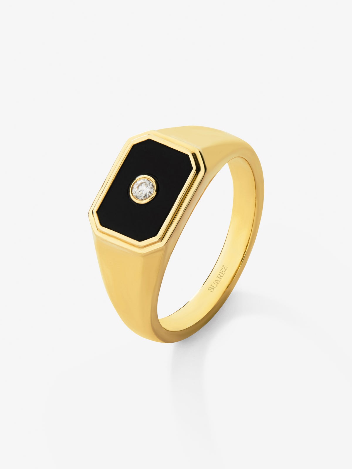 Anillo de sello mediano en oro amarillo de 18k con ónix negro de 0.98 ct y diamante de 0.03 ct