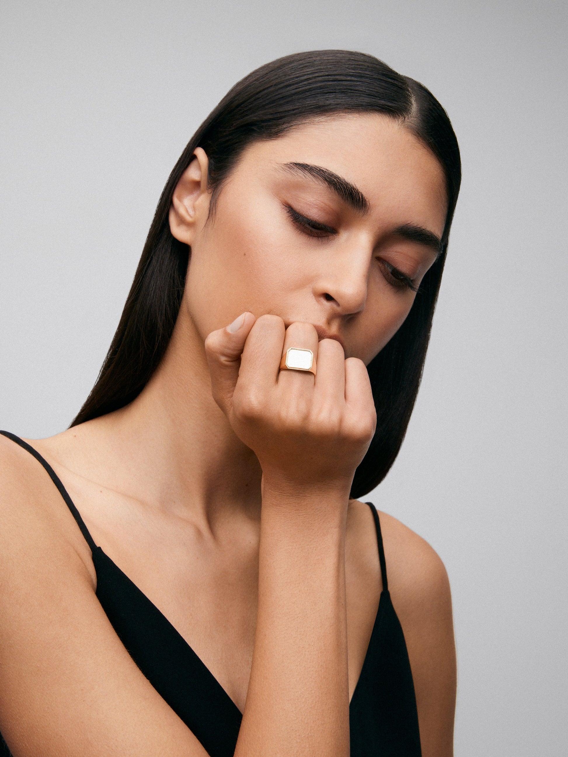 Anillo de sello grande de oro amarillo de 18K