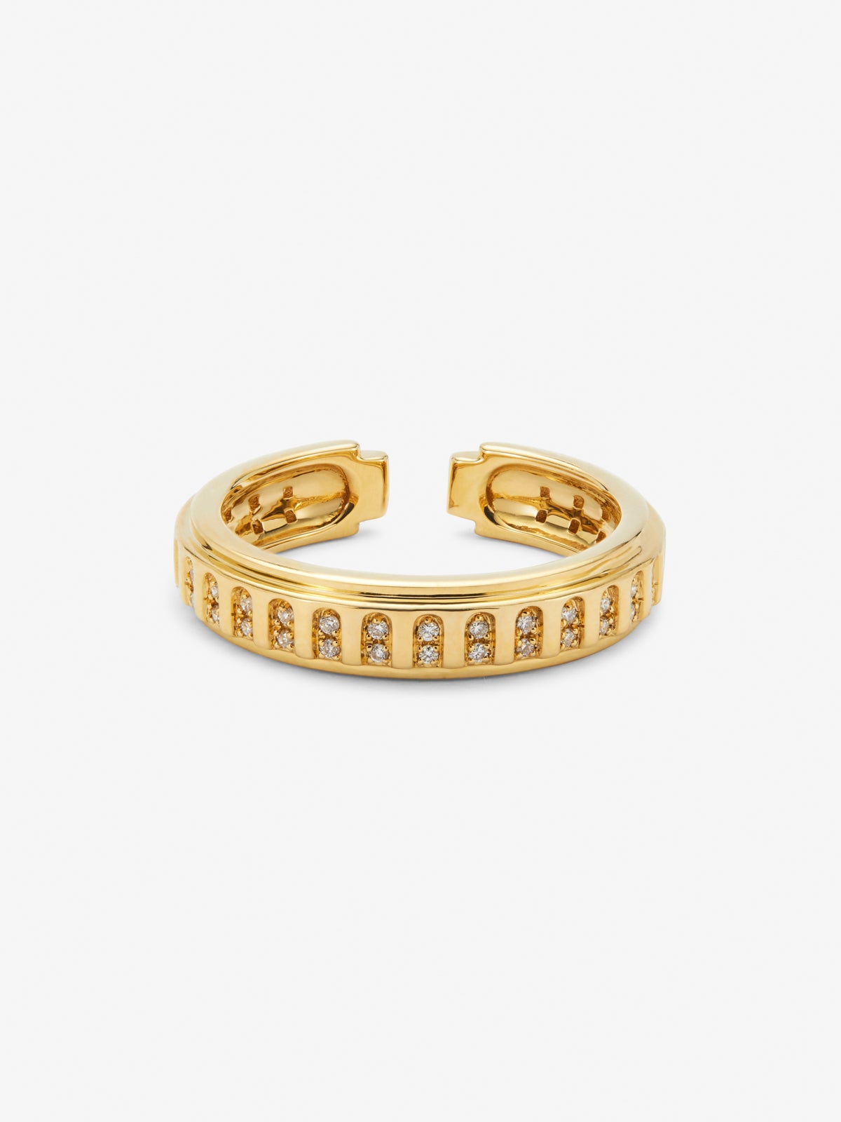 Anillo de oro amarillo de 18K con 50 diamantes en talla brillante con un total de 0,18 cts