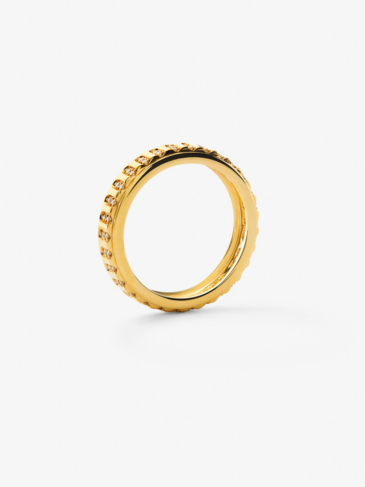 Anillo de oro amarillo de 18K con 66 diamantes en talla brillante con un total de 0,204 cts