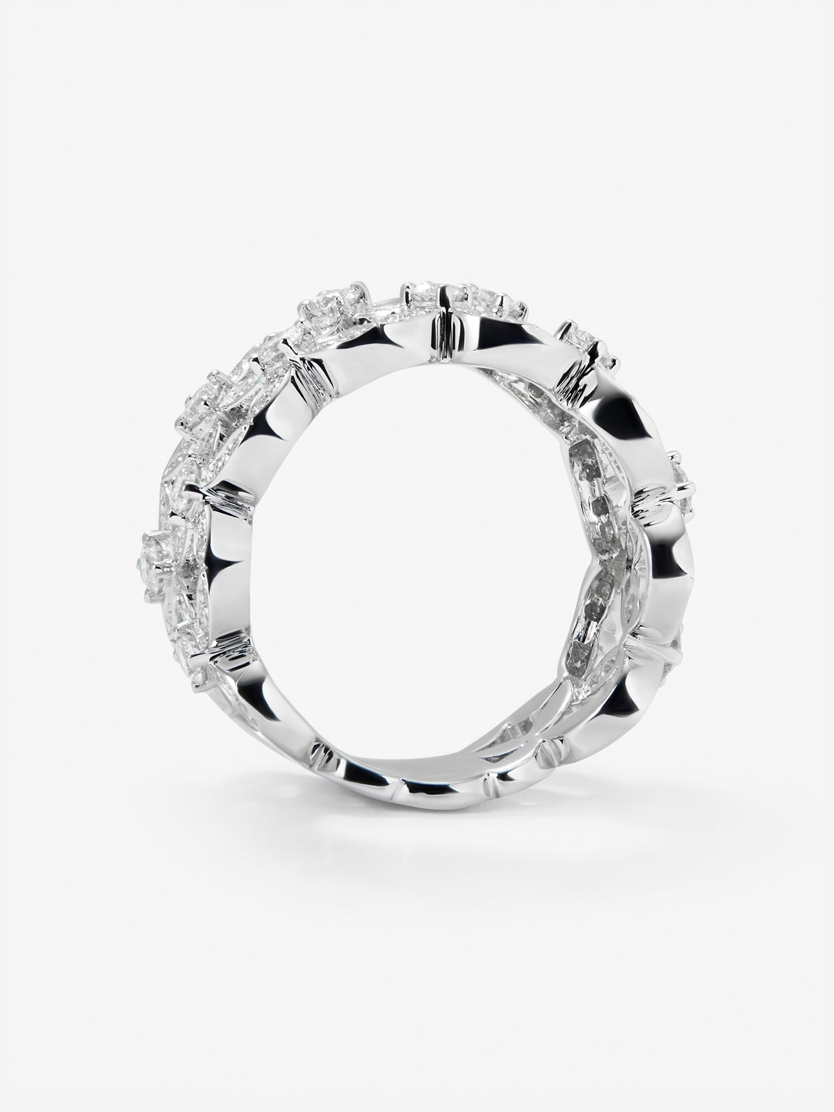 Anillo de oro blanco de 18K con 97 diamantes en talla brillante con un total de 1,14 cts