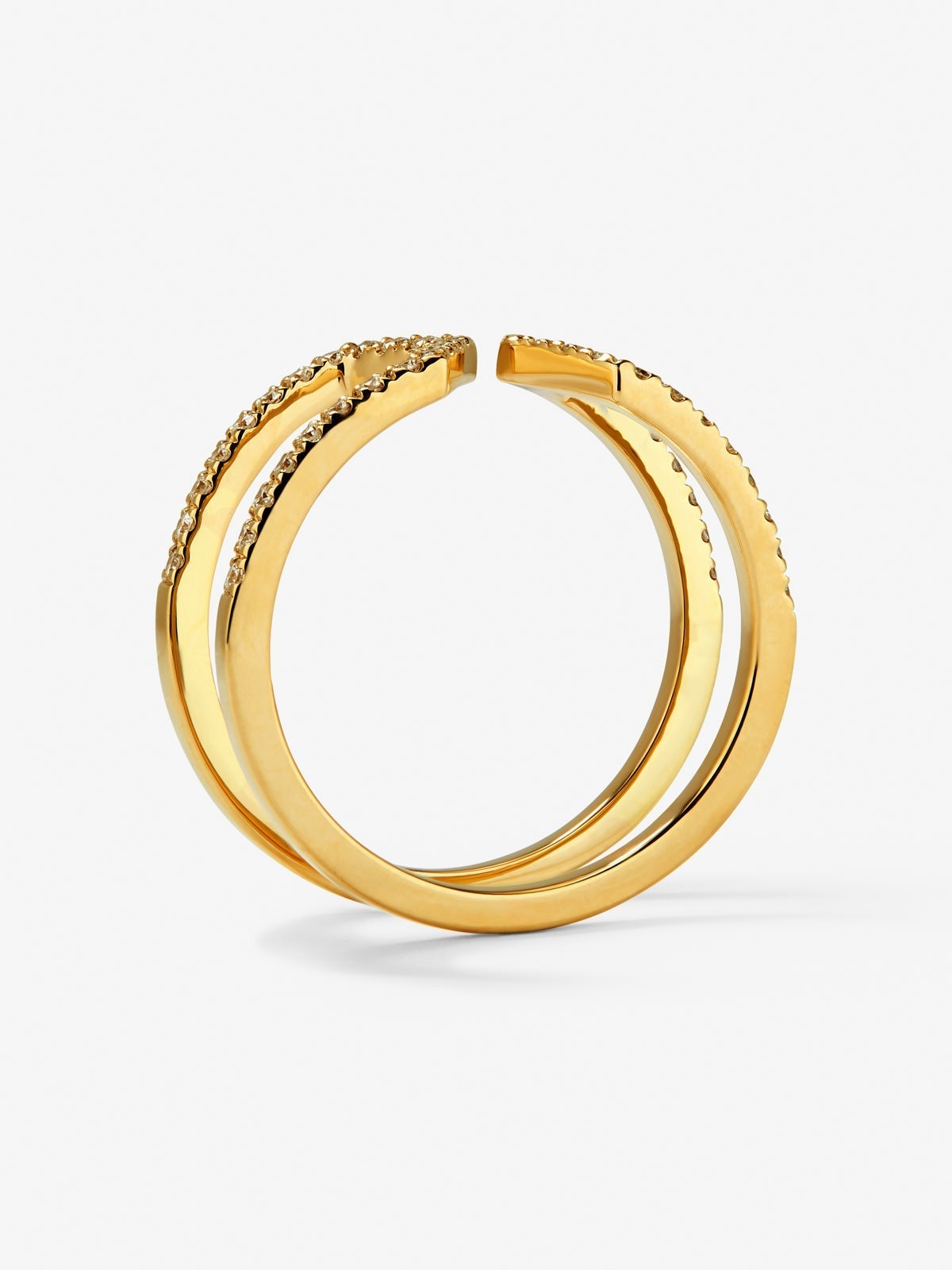 Anillo de oro amarillo de 18K con 46 diamantes en talla brillante con un total de 0,37 cts