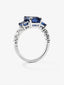 Anillo tresillo de oro blanco de 18K con 3 zafiros azules en talla octogonal con un total de 4,48 cts y 6 diamantes en talla brillante con un total de 0,42 cts