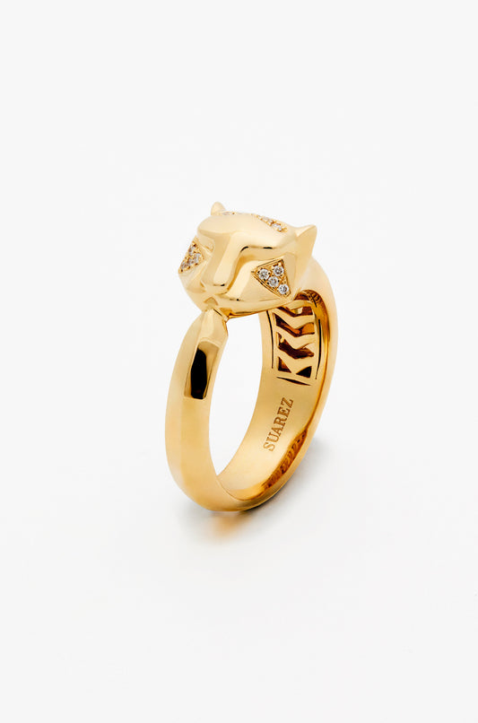 Anillo de oro amarillo de 18K con 26 diamantes en talla brillante con un total de 0,08 cts y forma de tigre