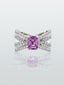 Anillo multibrazo de oro blanco de 18K con zafiro rosa en talla octogonal de 1,62 cts y diamantes en talla brillante con un total de 1,11 cts