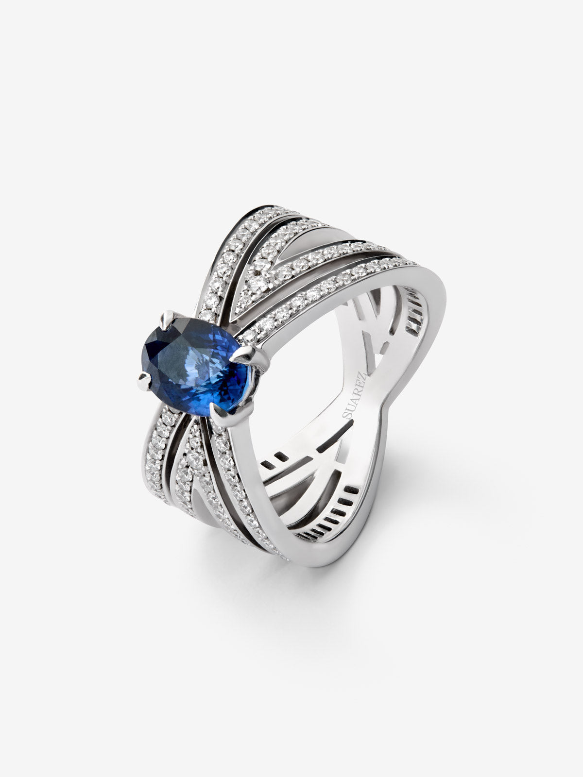 18K white gold multi-arm ring with oval-cut blue sapphire of 2.39 cts and brilliant-cut diamonds with a total of 0.98 cts