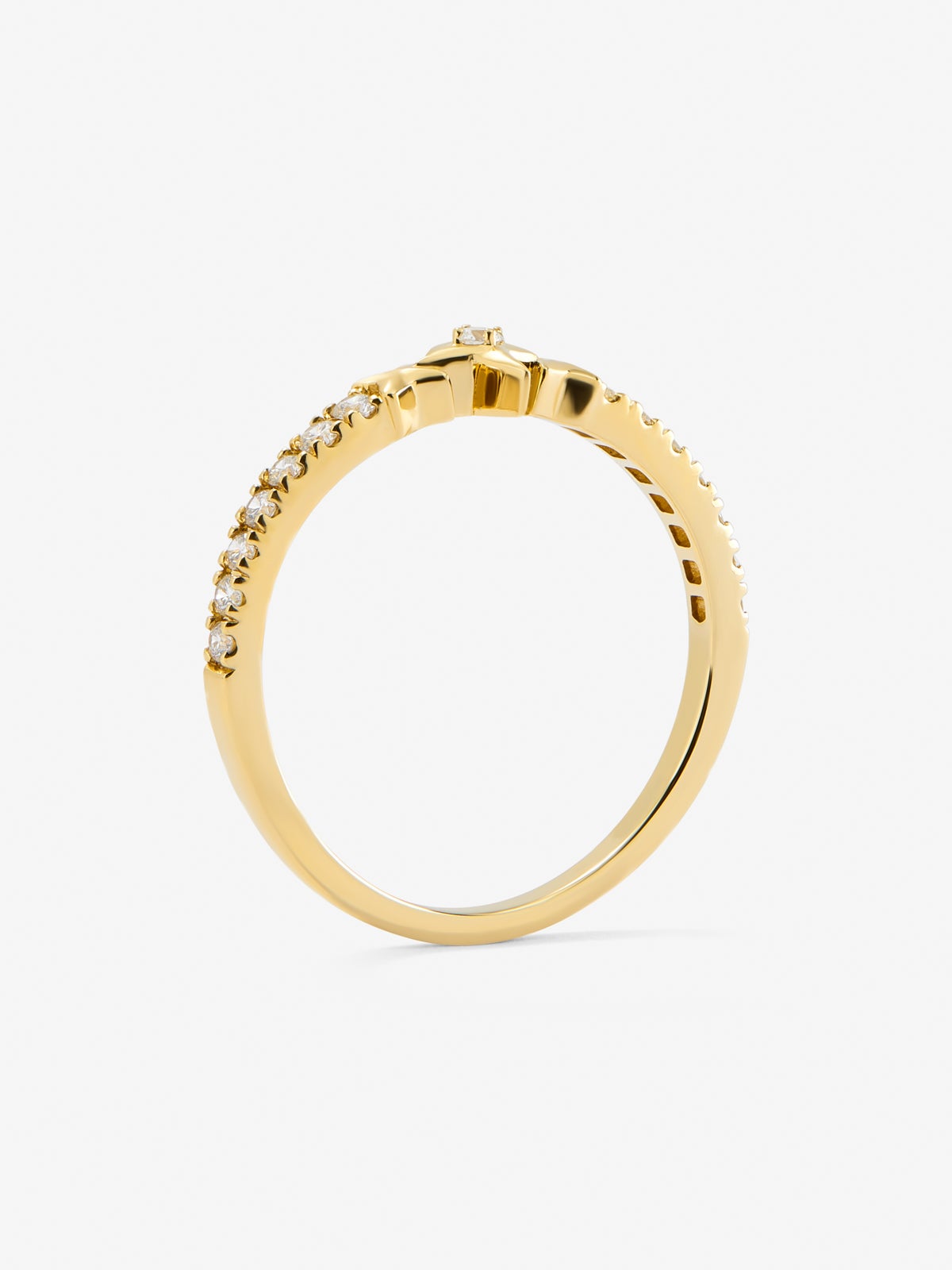 Anillo de oro amarillo de 18K con 15 diamantes en talla brillante con un total de 0,22 cts