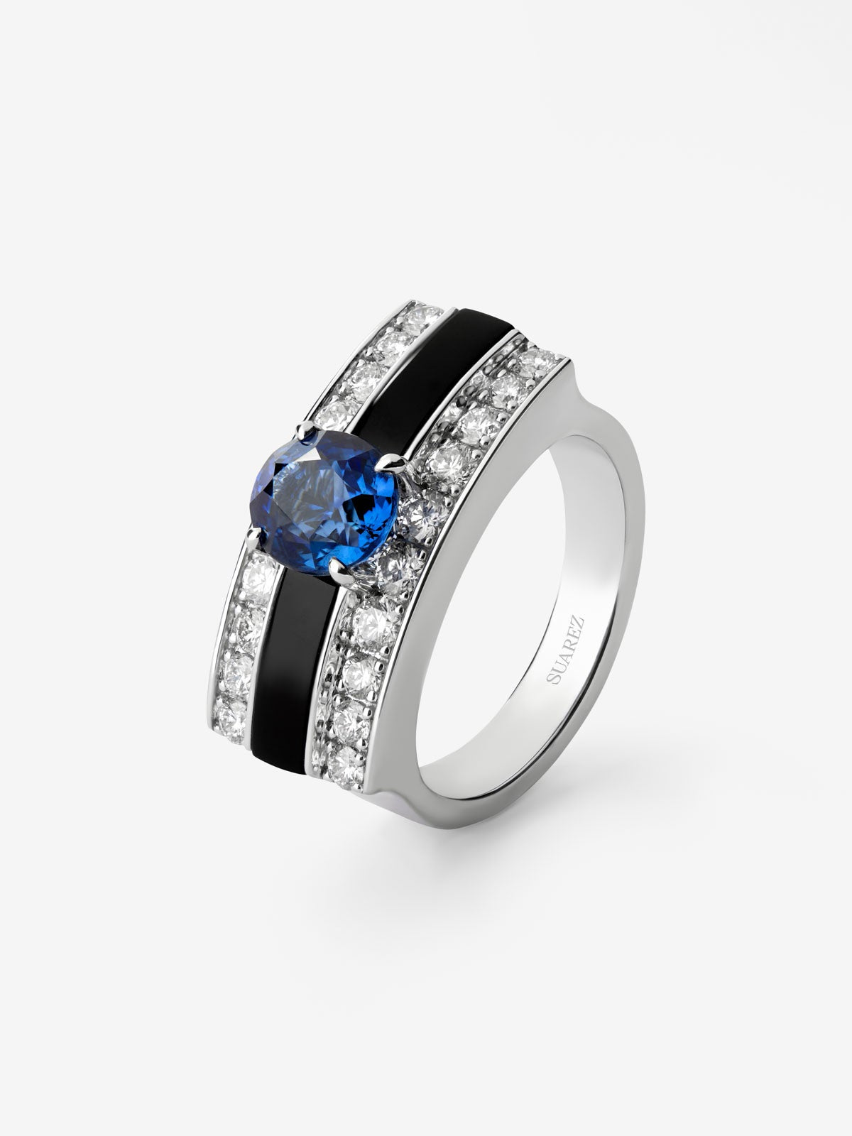 Anillo de Alta Joyería en oro blanco de 18K con zafiro azul royal, ónix negro y diamantes