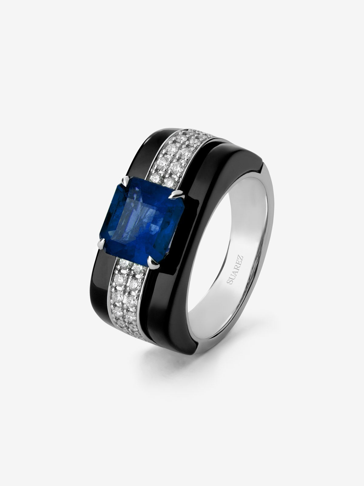 Anillo de Alta Joyería en oro blanco de 18K con zafiro azul royal, ónix negro y diamantes
