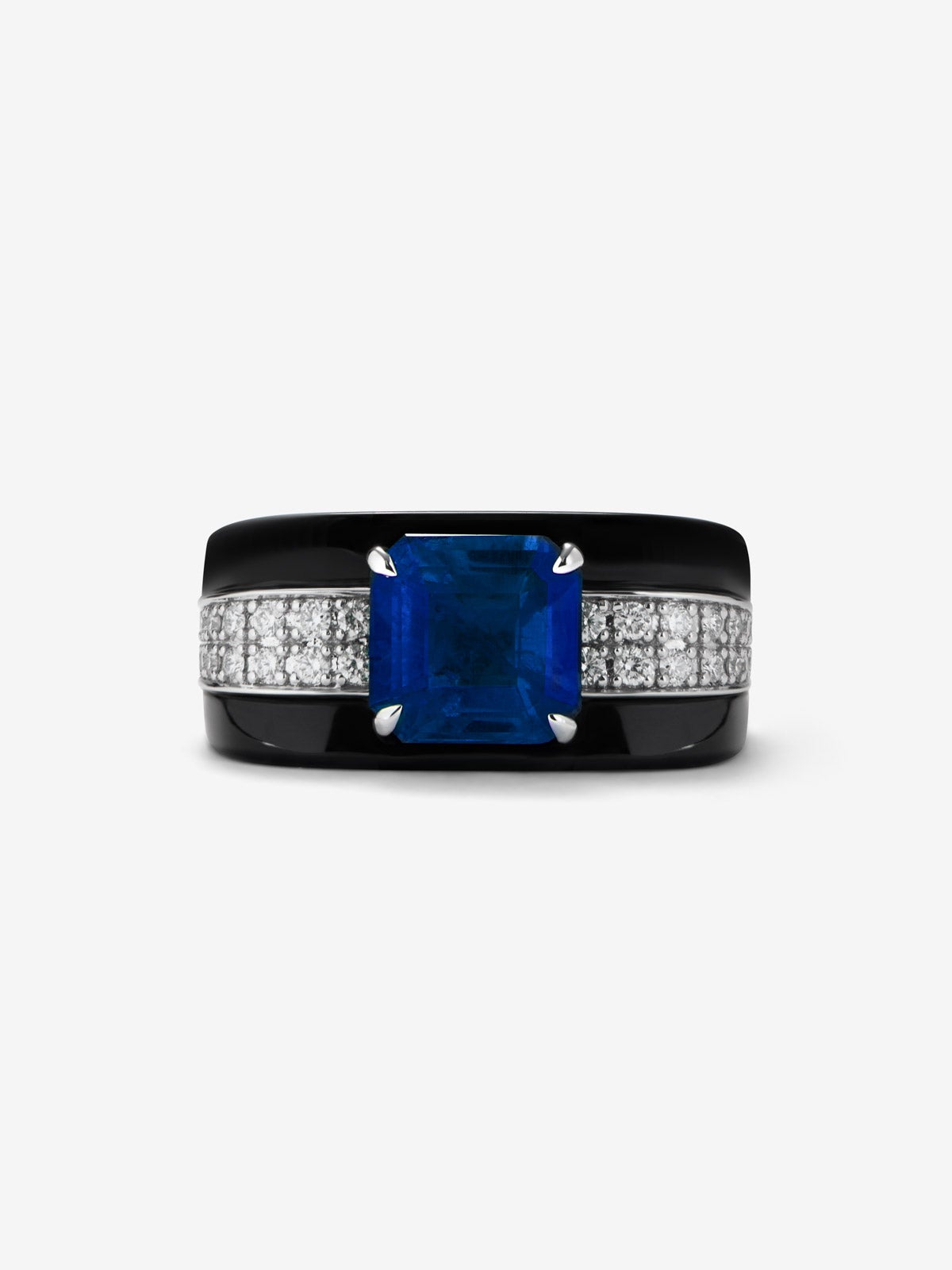 Anillo de Alta Joyería en oro blanco de 18K con zafiro azul royal, ónix negro y diamantes