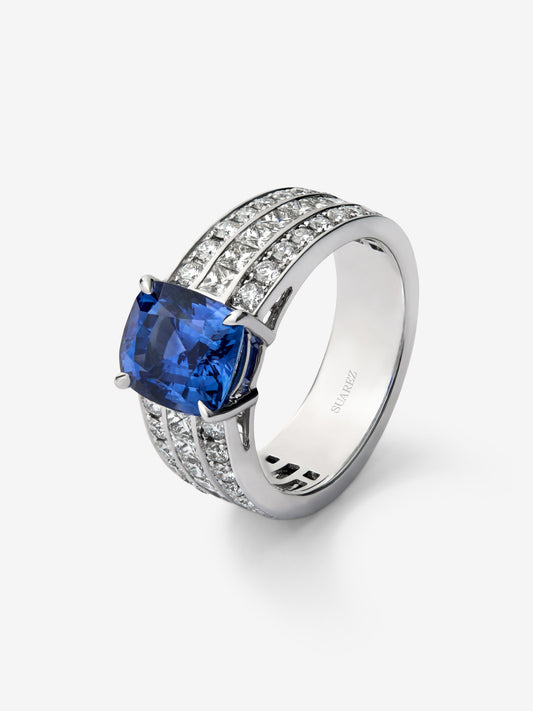 18K white gold ring with cushion-cut royal blue sapphire of 3.217 cts, 50 brilliant-cut diamonds with a total of 1.05 cts and 8 princess-cut diamonds with a total of 0.48 cts