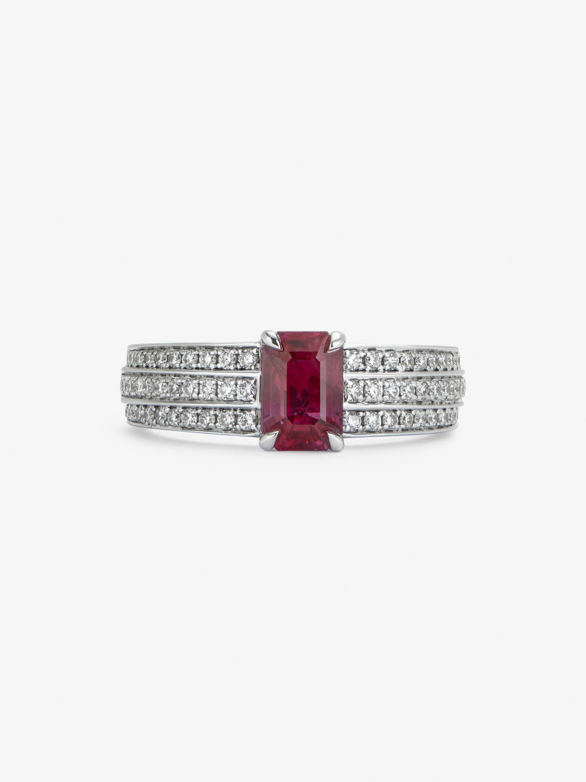 18K white gold ring with octagonal-cut pigeon blood ruby ​​of 1.169 cts and 68 brilliant-cut diamonds with a total of 0.37 cts