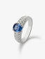 Anillo de oro blanco de 18K con zafiro azul cornflower en talla octogonal de 1,477 cts y 36 diamantes en talla brillante con un total de 0,59 cts