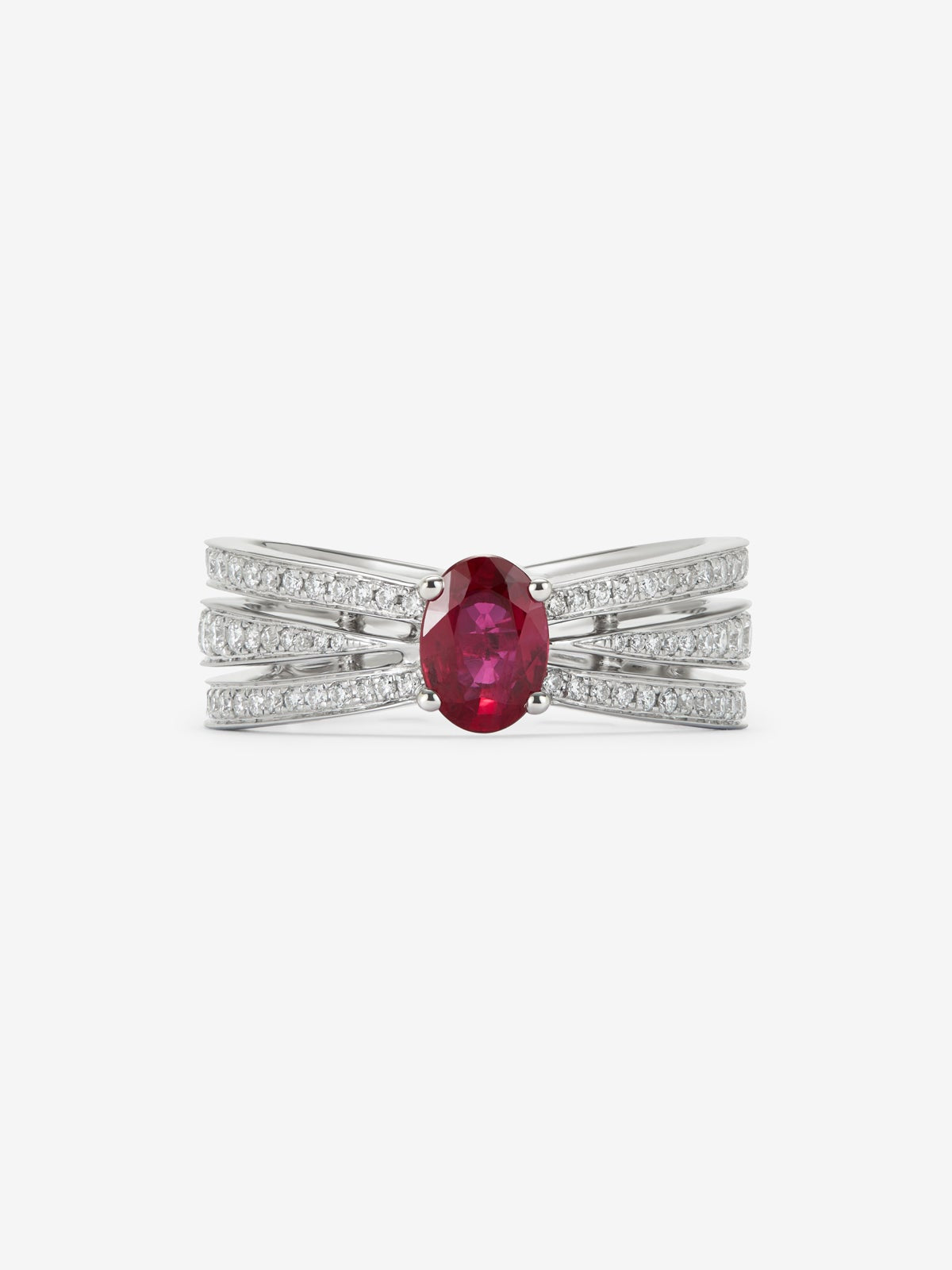 Anillo multibrazo de oro blanco de 18K con rubí rojo en talla oval de 0,65 cts y diamantes en talla brillante con un total de 0,45 cts