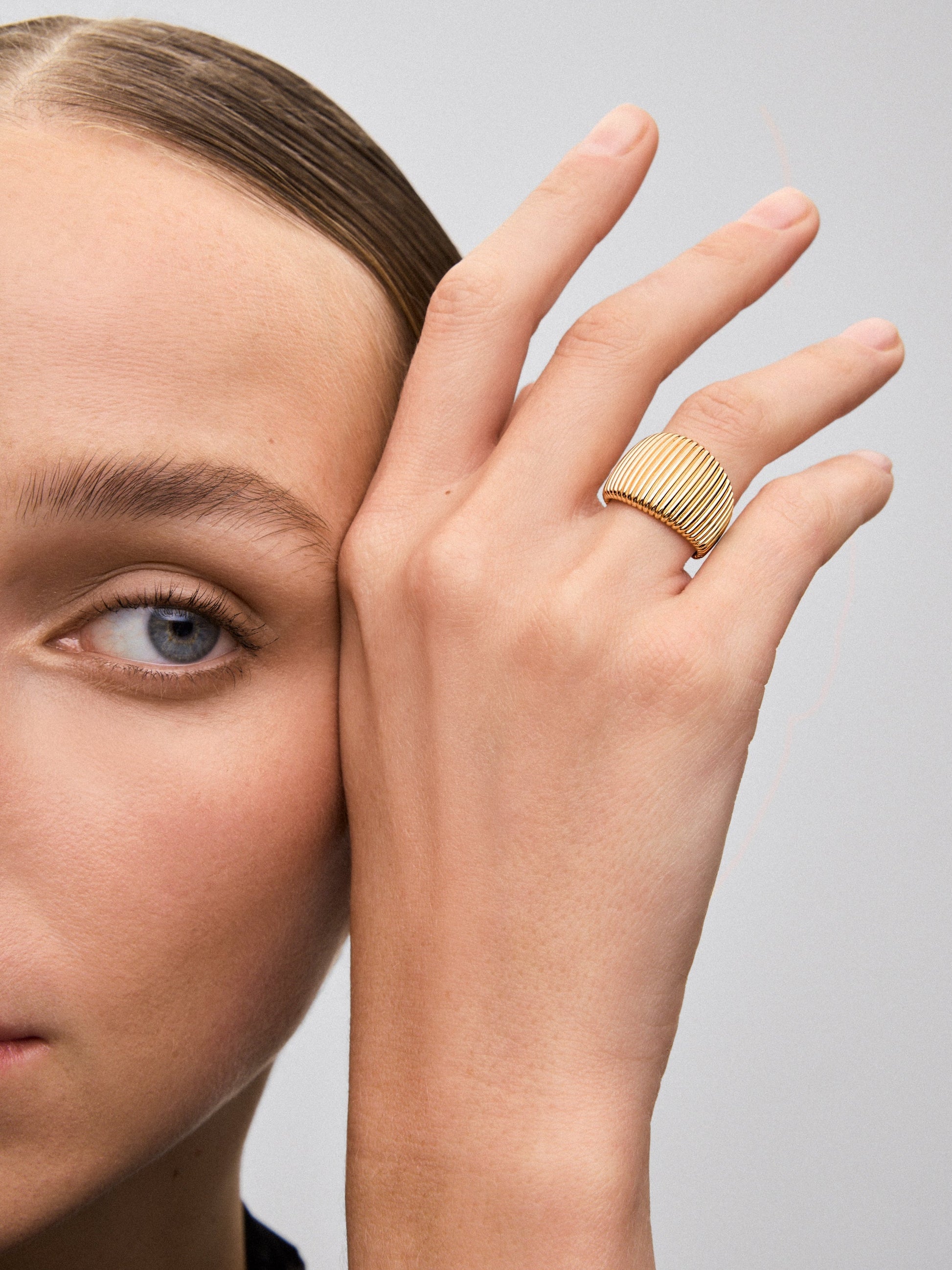 Anillo gallonado de oro amarillo de 18k
